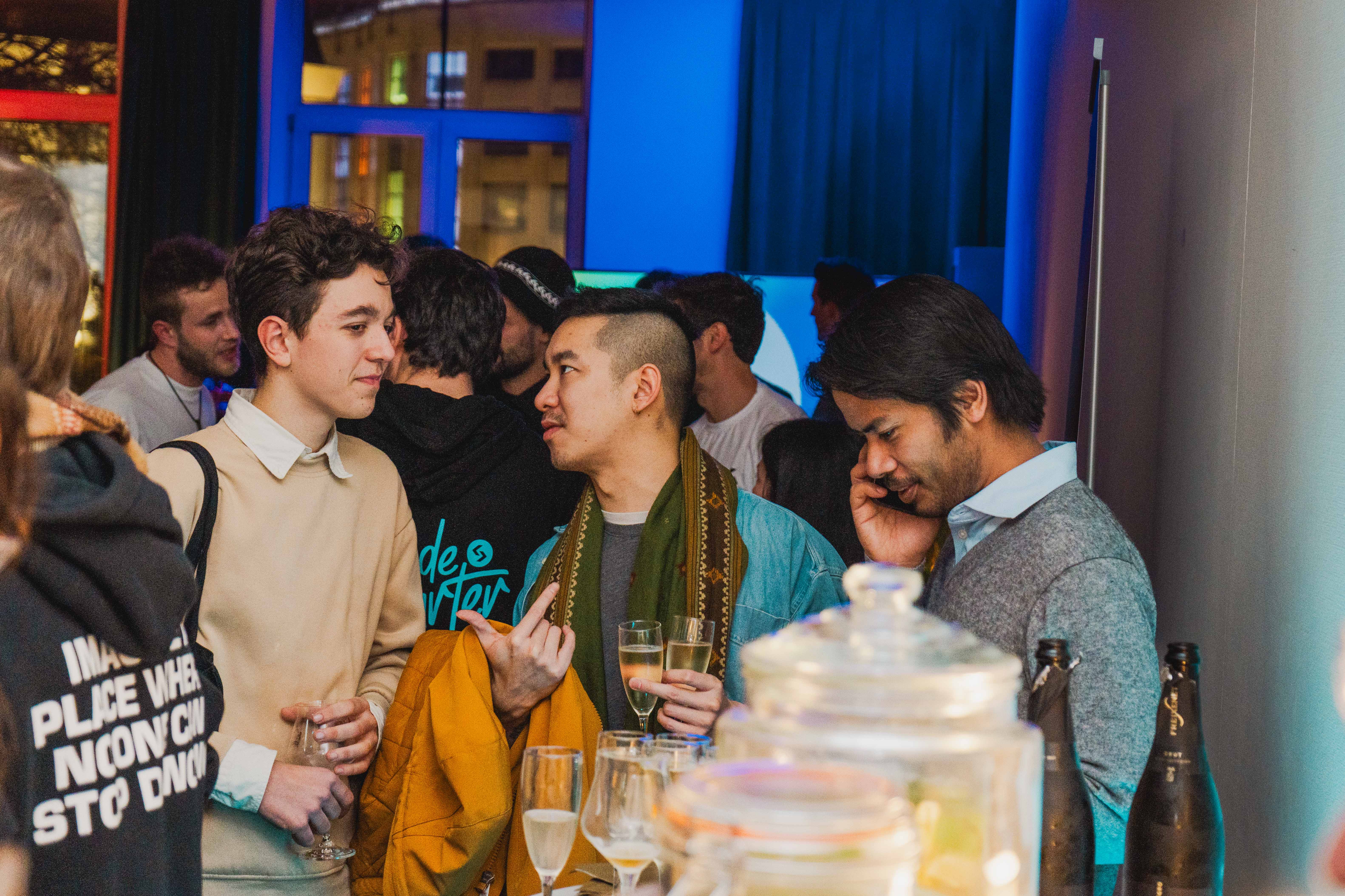 BLOCK25 networking around the bar